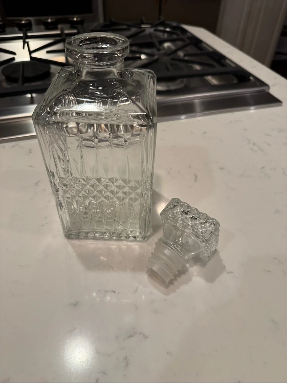 Vintage Style Clear Glass Whiskey Liquor Decanter Geometric Diamond Stopper